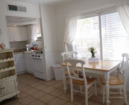 Tortuga Bungalow Dining Area